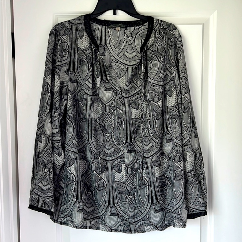 2x black/white sheer blouse